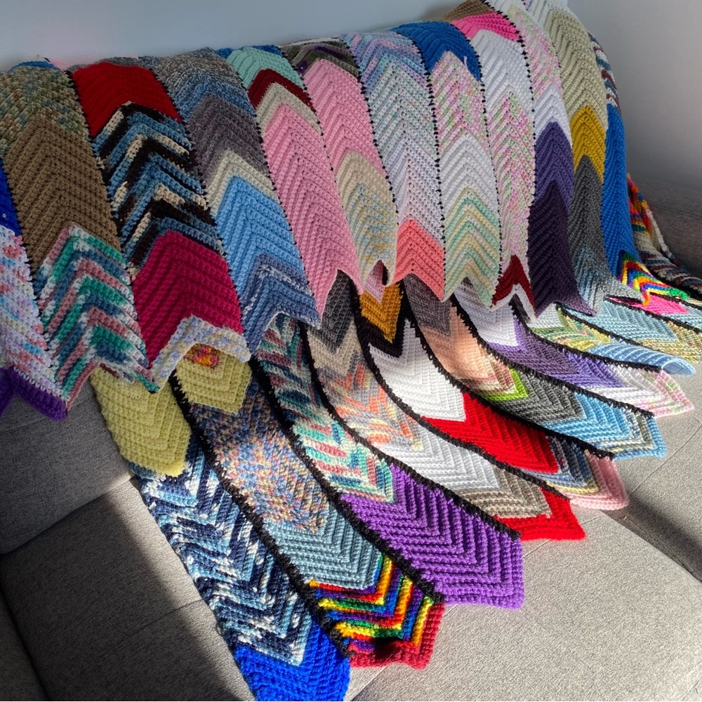 VINTAGE HAND KNIT BLANKET